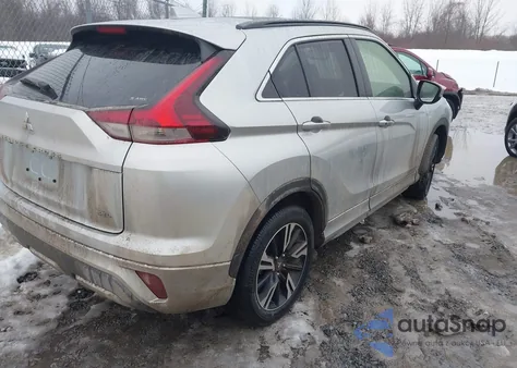 2025 Mitsubishi Eclipse Cross Black Edition S-Awc/Se S-Awc/Sel S-Awc z USA, uszkodzony, nr VIN JA4ATWAA9SZ047588